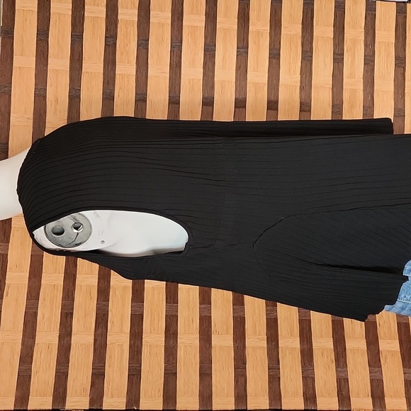 NWT! CeCe flare stretch tank - Picture 6 of 9